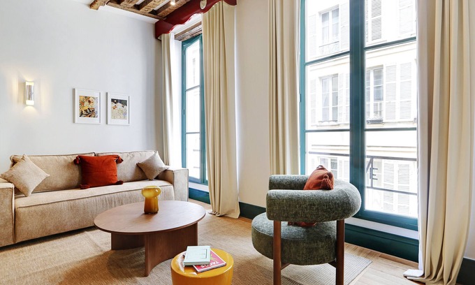 Quartier de la Monnaie Apartamento | A Picturesque 2-BR/2-BA with Services in Saint-Germain - 2nd Floor