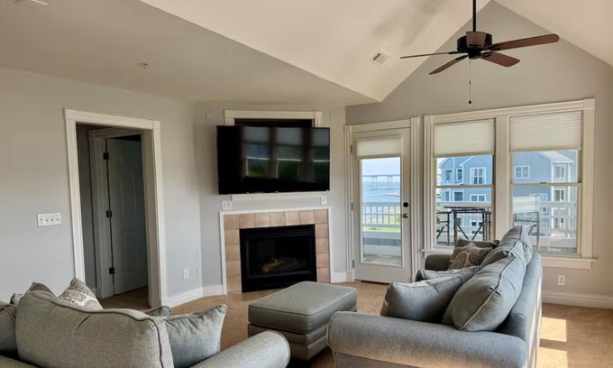 Manteo Condominio | A Pirates Life - Fishing, Boat Slip, Pool, Gym!