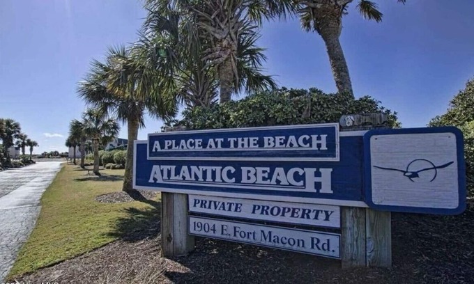 Morehead City Condominio | A Place At The Beach III Escape to Comfort: Charming 2-Bedroom Condo
