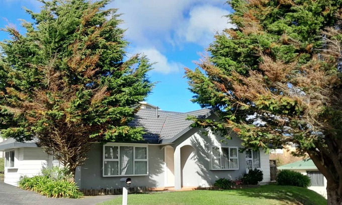 Newlands Casa | A place to stay in a home with the Host, bring your pets along.