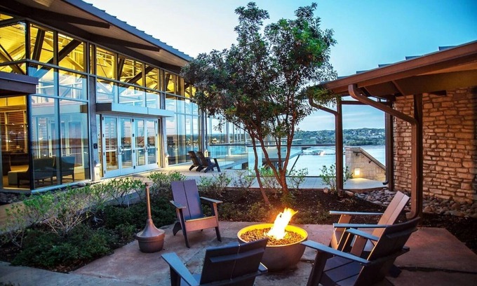 Lakeway Hotel | A Place You'll Surely Enjoy!! 3 Convenient Units, Outdoor Pool!