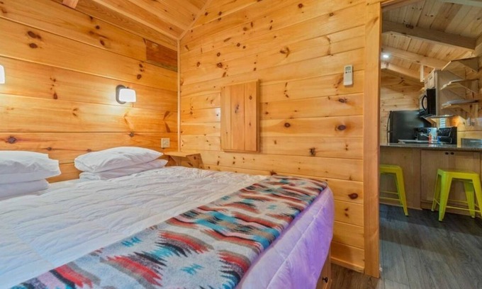 Bryan Cabina | A Place You'll Surely Enjoy! Full Kitchen, Outdoor Swimming Pool, Pets Allowed