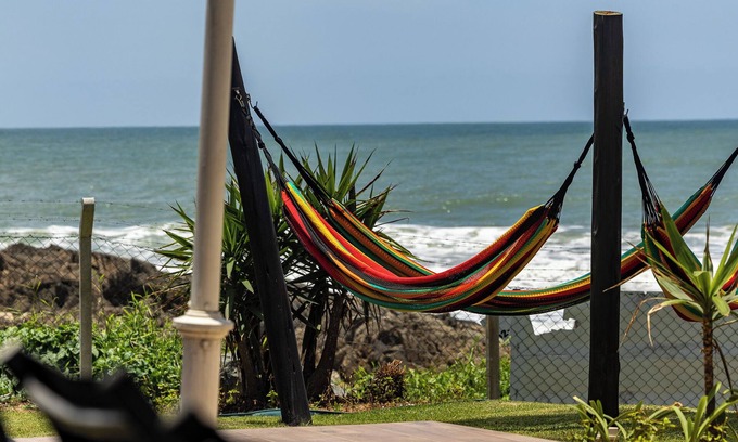 Praia da Armacao do Itapocoroi Apartamento | A pousada rustica de frente ao mar, exclusividade, descanso e lazer.