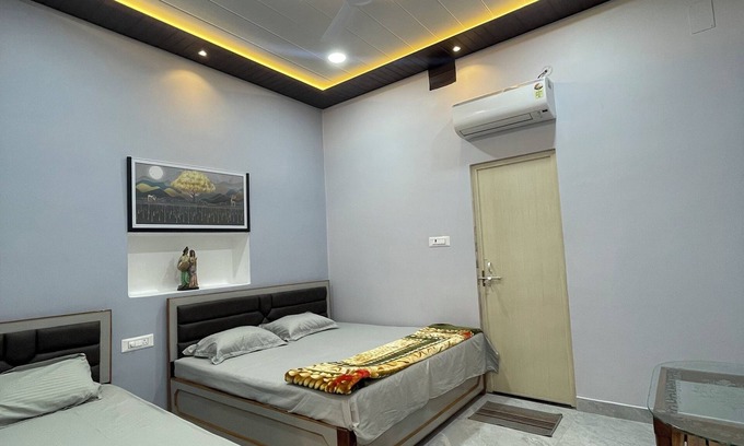 Varanasi Hotel | A Premium Stay in the Heart of Varanasi – Welcome to Rudransh Vintage Home