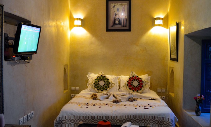 Mouassine Casa | A private Double Room in a Beautiful, Quiet Riad with plunge pool, wifi terrace