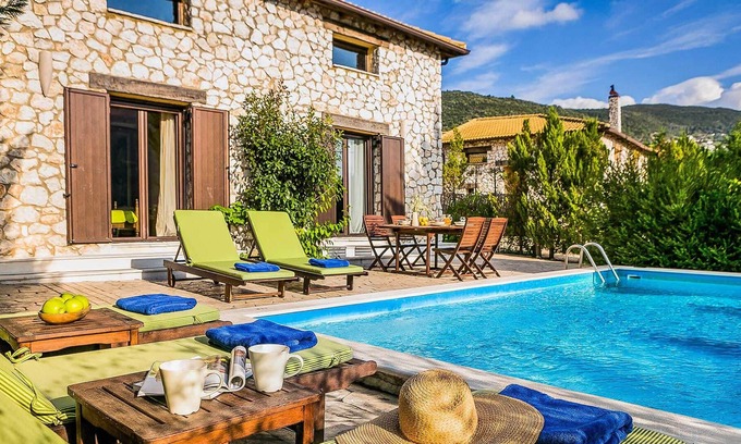 Marantochori Villa | Lujo, respetuoso del medio ambiente, villa construida apedreado con piscina privada