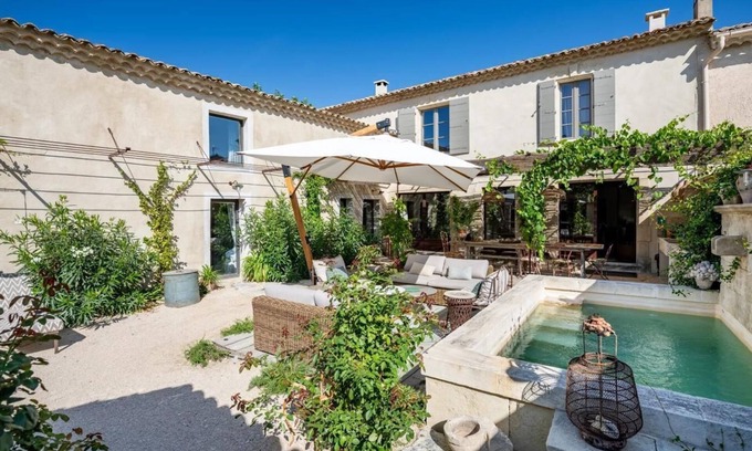 Molleges Casa | A Provencal gem in the heart of a village with swimming pool