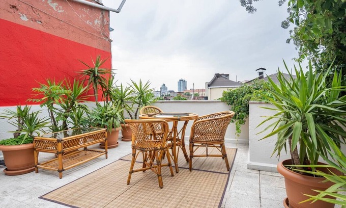 Cihangir Apartamento | A Quiet and Green Penthouse in Cihangir