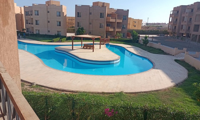 Ras Umm Sid Apartamento | A quiet apartment ( 100 M ) located in a beautiful resort