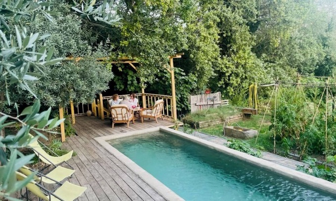 Saint-Etienne-du-Gres Cabina | A quiet natural setting, a comfortable 60M2 apartment with swimming pool & bbq.