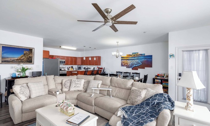 North Wildwood Condominio | A RARE FIND in old New Jersey Ave Entertainment District! Great for fun family