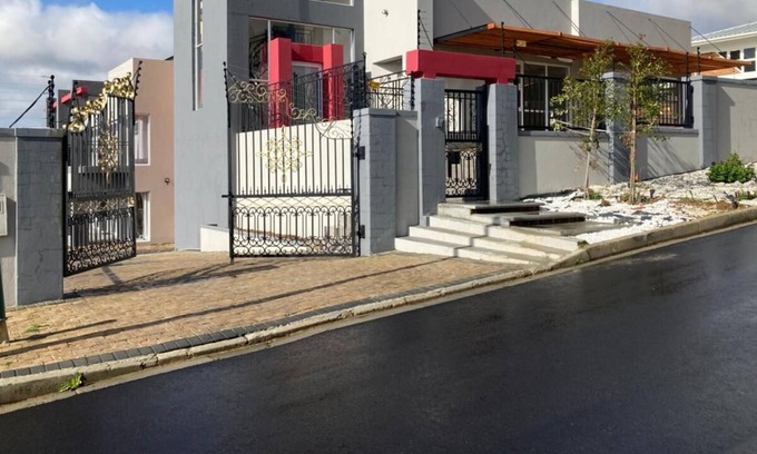 Eikenbosch Casa | A Rare Minimalist concept in a Quiet Location with Heavenly's view