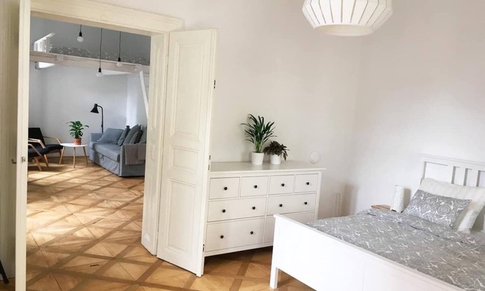 Mala Strana Condominio | A renovated old-fashioned apartment full of light 5 min from the Charles Bridge.