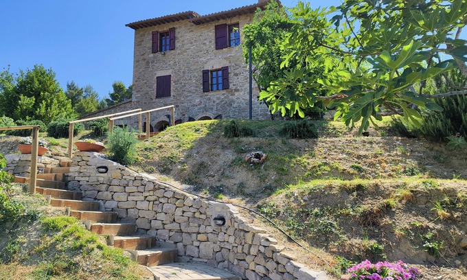 Assisi Villa | La Dimora nel casale: unas vacaciones en una villa con un gran parque exclusivo.