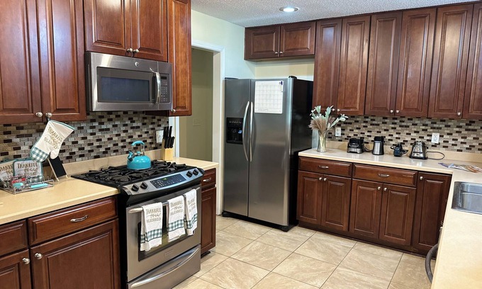Hinesville Casa | A Retreat HOME away from home! Family and pet friendly! Near military base!