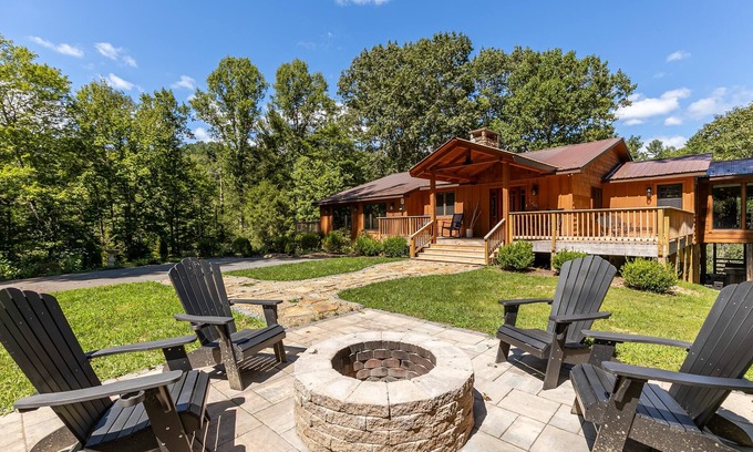Sugar Grove Casa | A River Cliff View- 5 acres, riverfront, hot tub, firepit, pet friendly