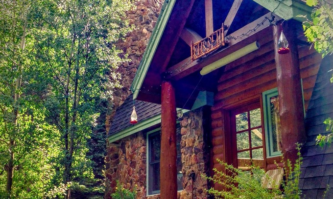 Idaho Springs Cabina | Una cabaña de lujo frente al río en la montaña: el mejor lugar para relajarse, esquiar y hacer rafting en Colorado