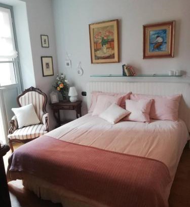 Dogliani Apartamento | A room in the 'borgo'