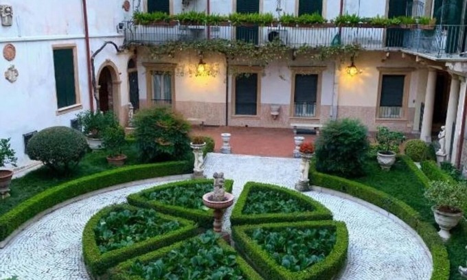 Sud-Est Apartamento | A room with a view inside Verona old town, few steps from the Arena!