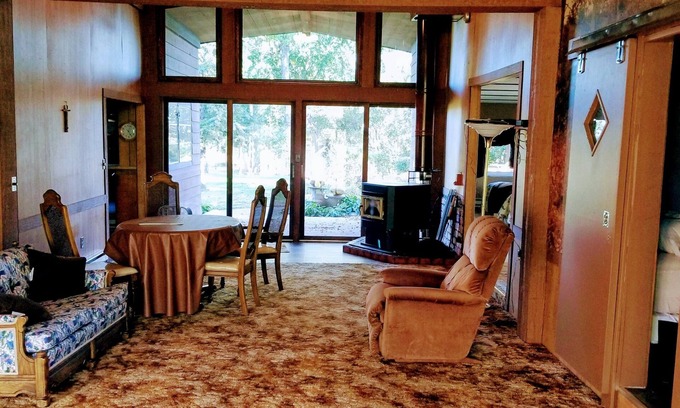 McLeod Cabina | A roomy ,but cozy lodge on 10 acres with trees,private location