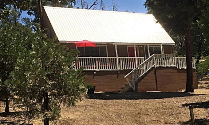 Auberry Cabina | A Rustic Mountain Escape