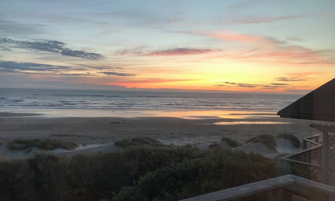 Florence Cabaña | A seaside cottage with amazing ocean and beach views to relax and recharge