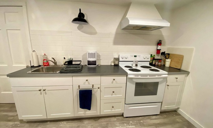 Meaford Apartamento | A short walk to the beach and downtown! Pet friendly, hiking, paddling, skiing!