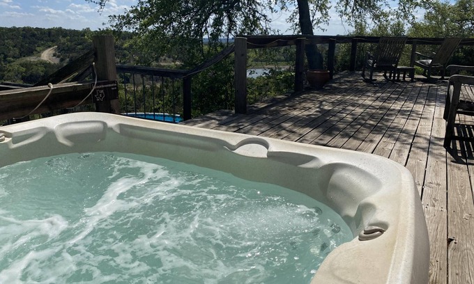 Wimberley Casa | "A slice of paradise" Wonderful cabin w/ amazing views, private pool and hot tub