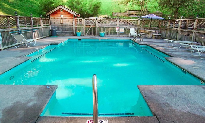 Sevierville Cabina | A Smoky Mountain Lake Cabin, Get $1089 FREE attraction tickets each paid day!