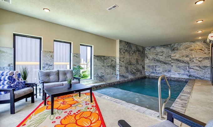 Wears Valley Cabina | A Smoky Mountain Splash-Smith Creek Reserve, Waterpark, Theater Room, Pool!!!