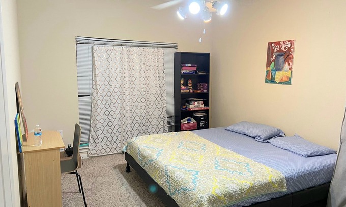 Sugar Land Apartamento | A spacious 1-bedroom with bathroom available in a 2-bedroom apartment