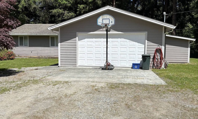 McKinleyville Casa | A spacious coastal, country home near the ocean, highway 101 with tons of space