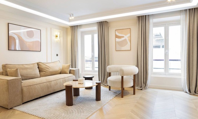 Gaillon Apartamento | A Splendid 2-BR/2BA with Services in Opéra