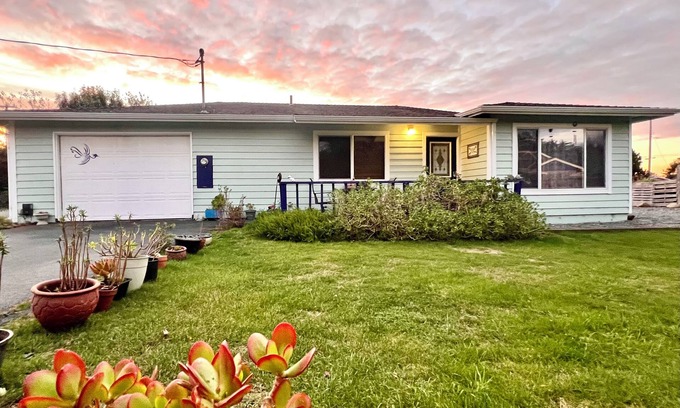 Crescent City North Casa | A Stone's Throw: Minutes from the Blue Pacific and majestic Redwood forests