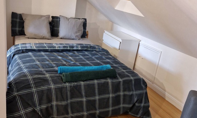 College Park and Old Oak Apartamento | A studio overbooking the city