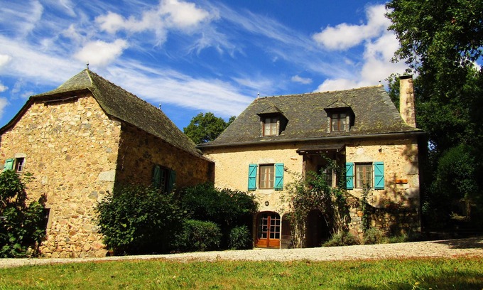 La Fouillade Otro | Un impresionante refugio de granja francés en el corazón de Averyon