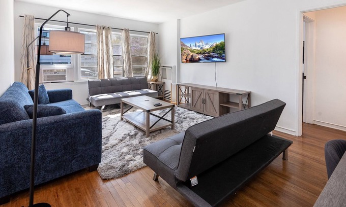Carthay Circle Apartamento | A Stylish Apartment: Your Ultimate LA Experience w/ Hot Tub