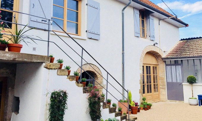 Pommard Casa | Una casa elegante con una terraza con impresionantes vistas de 180 grados sobre las viñas