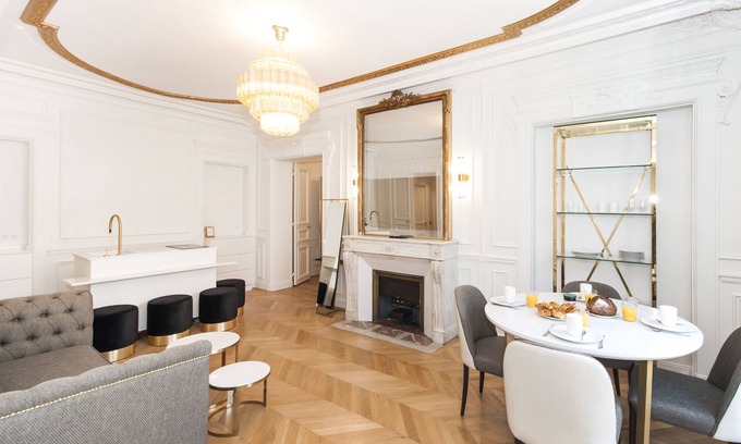 Madeleine Apartamento | A Sumptuous 2-BR apartment in the Champs-Elysées