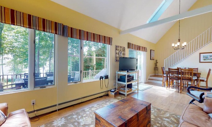Lincolnville Casa | A Sunrise at Seaview