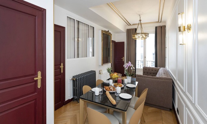 Champs-Elysees Apartamento | A Sweet 2-BR nest in the Champs-Elysées