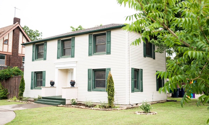 Central Oklahoma City Casa | A Tasteful Historic 4 Bedroom Home
