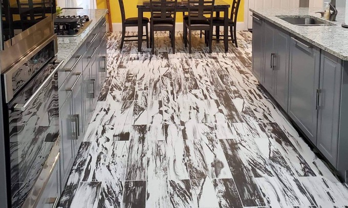 Lewisville Casa | A touch of class away from home