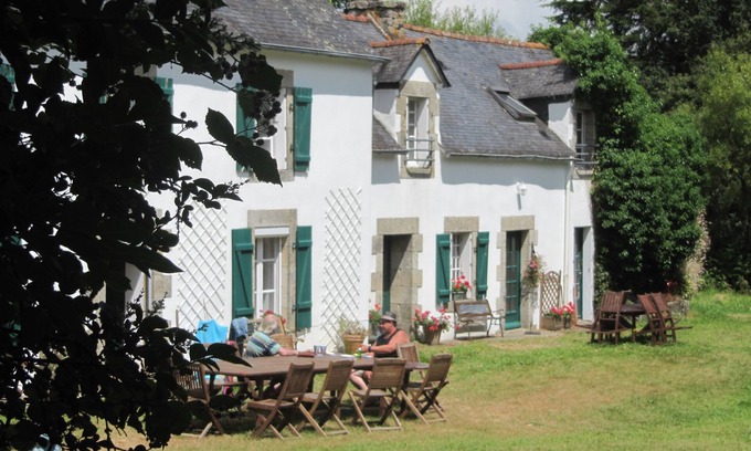 Leuhan Otro | Una granja bretona tradicional, cabaña y granero convertido