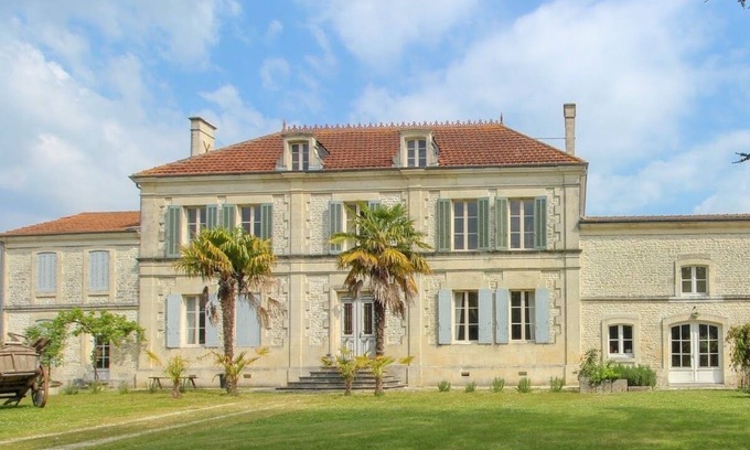 Aumagne Casa | A Tranquil Retreat in the French Countryside