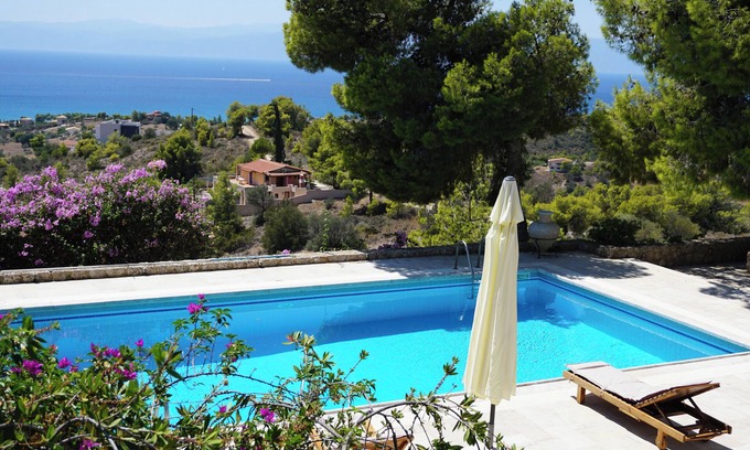 Kilada Villa | Una villa de dos casa con impresionante vista para la relajación y la diversión