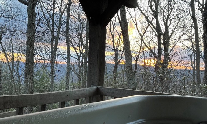 Piper Gap Cabina | A Unique Bed and Breakfast...Log Cabins, with Hot Tubs and Breakfast Delivered Each Morning :)