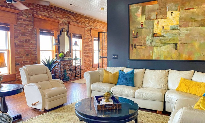 Enterprise Apartamento | A unique lodging experience located in the heart of downtown Enterprise!
