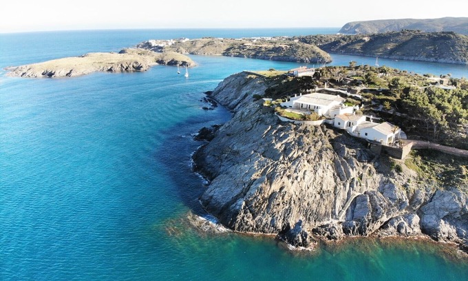Portlligat Villa | Una villa única frente al mar con piscina infinita en Cadaqués, España