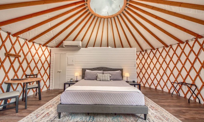 New Braunfels Cabina | A Unique Texas Hill Country Glamping Experience! Full bathroom and Great AC!!